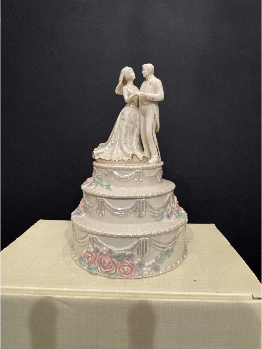 New Lenox Collectible "Wedding Memories Music Box" Cake Topper Keepsake Works 6”